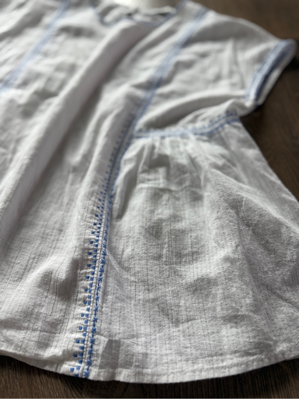 Madewell White Short Sleeve Blouse with Embroidered Blue Trim - Picture 8 of 9
